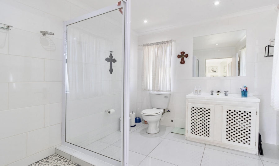 4 Bedroom Property for Sale in Grotto Bay Western Cape